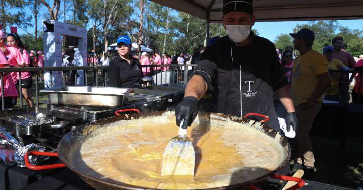 2.800 platos de huevos, el nuevo récord Guinness que se ha apuntado Paraguay en 60 minutos