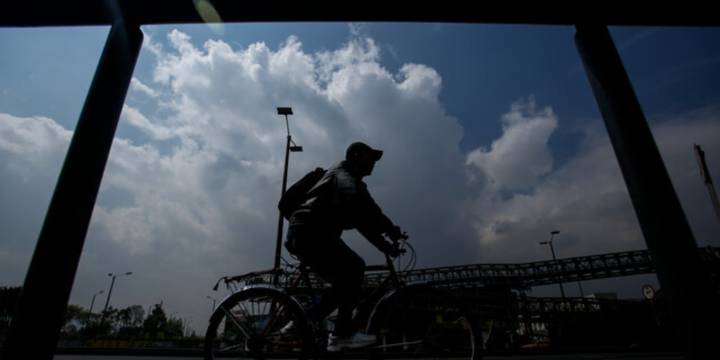 Ciclista en Bogotá fue multado por tránsito después de haber sido arrollado por conductor presuntamente en estado de embriaguez