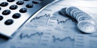 Cuáles son los 3 factores que empujan el riesgo país y los pros y contras de los distintos tipos de bonos, según un informe