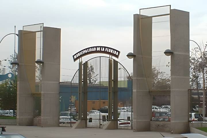 Contraloría encuentra pagos irregulares de horas extras y en registro de jornadas laborales en Municipalidad de La Florida