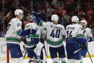 Deadspin | Canucks out to continue perfect road trip vs. trending Penguins