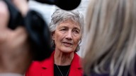 La izquierdista Catherine Connolly gana las elecciones presidenciales en Irlanda con el apoyo del Sinn Féin