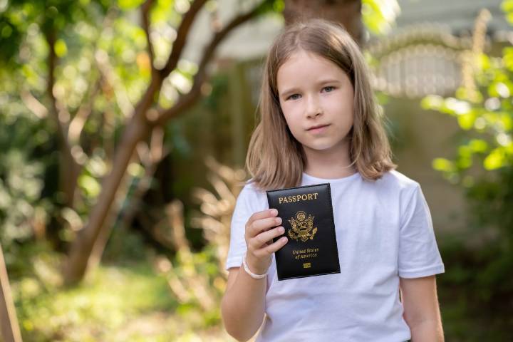 EE.UU. actualiza requisitos y tarifas para pasaportes infantiles en 2025: lo que deben saber las familias