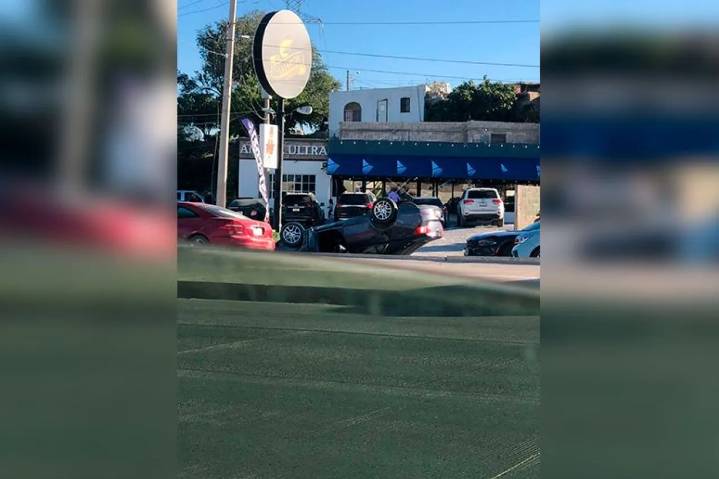 Vuelca frente a Motel la Cúpula