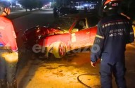 Conductor de Toyota «sapito» se estrelló contra un poste en la Av. Jesús Subero