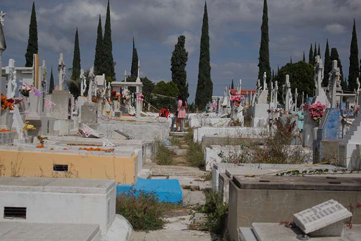Esperan a 270 mil en panteones de Guadalajara