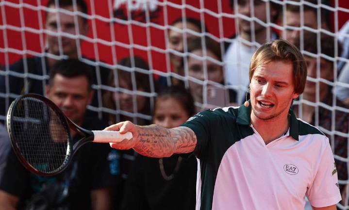 Alexander Bublik Tells Team to “F— Off” Amid Tense Taylor Fritz Battle at Paris Masters Alexander Bublik erupts at his team mid-match over their unsolicited suggestions while playing against Taylor Fr