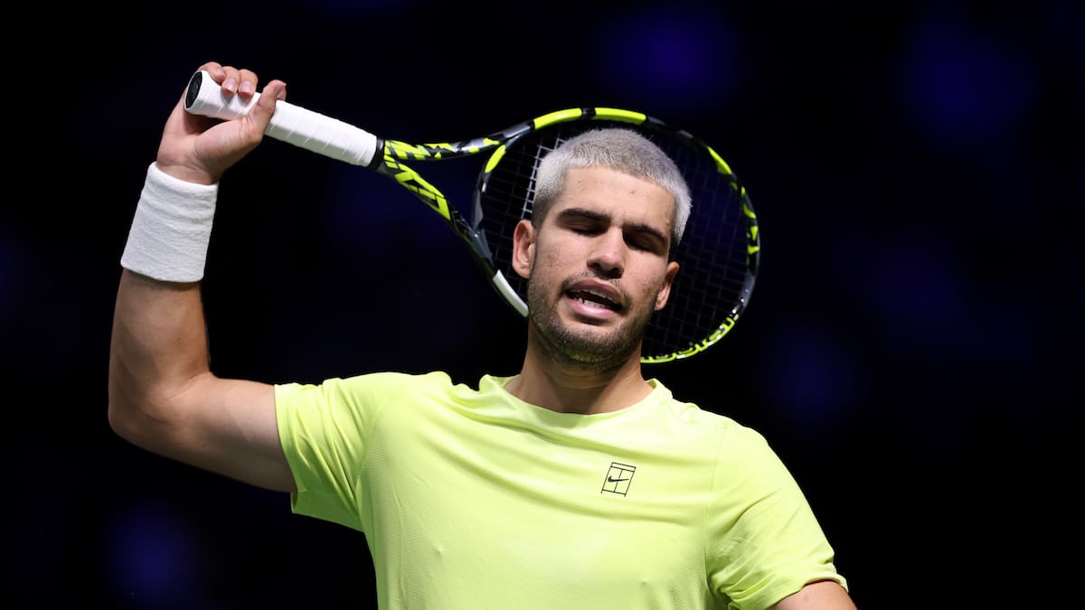 Un exnúmero 1 del tenis tacha a Carlos Alcaraz de "kamikaze" tras su derrota en París