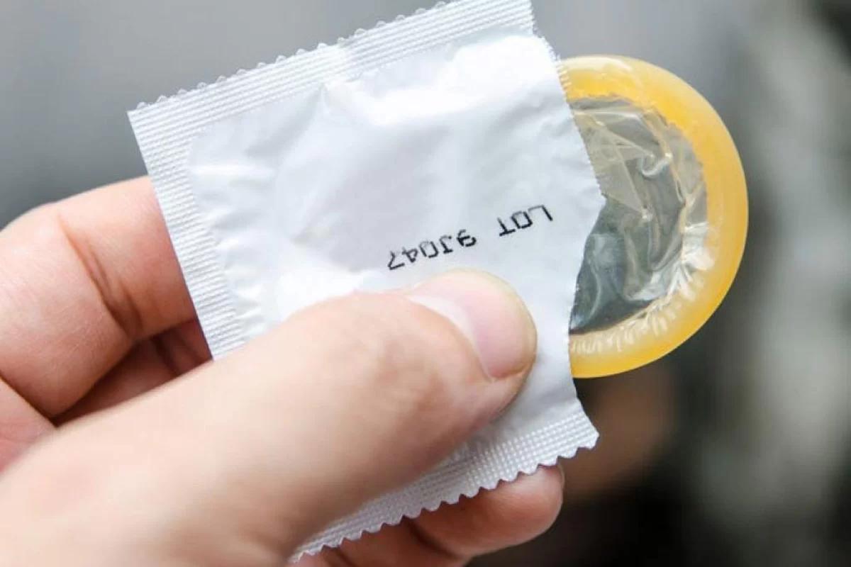 Condenan a un hombre por sacarse el preservativo durante el acto sexual: el llamativo justificativo del sujeto