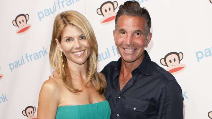 The Biggest Red Flags We Missed In Lori Loughlin's Marriage