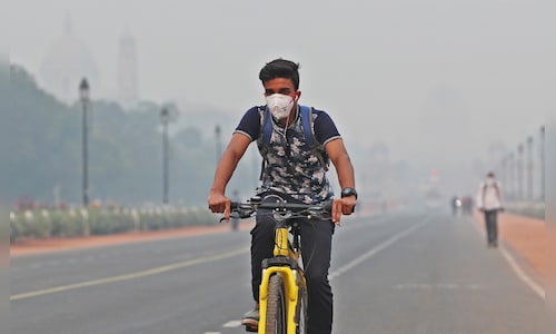 Delhi’s morning walkers and fitness enthusiasts battle alarming pollution levels this season