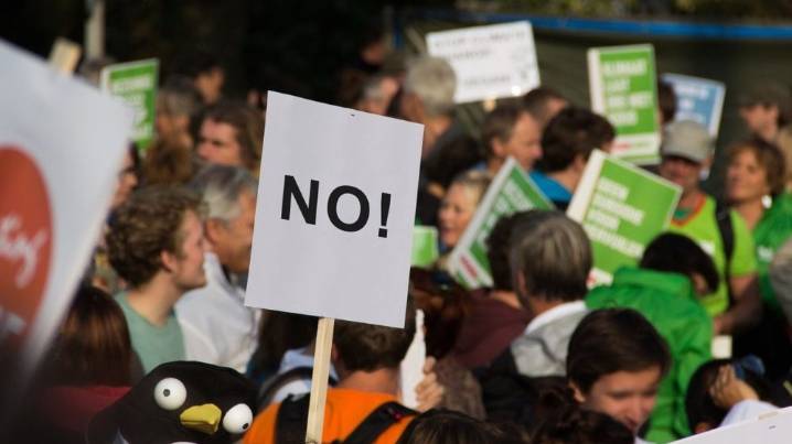 Anti-Maskers Mistake The Forks for Steinbach