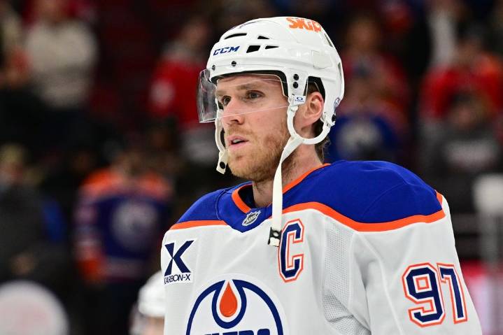 Deadspin | Oilers ink captain Connor McDavid to 2-year, $25M extension