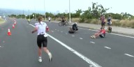Estaba por ganar el Ironman, pero se desplomó cerca de la meta y vio como su rival la superó: el noble gesto que recorre el mundo