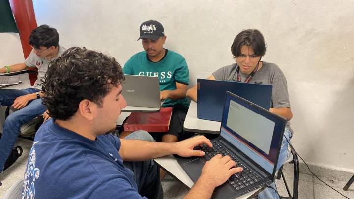 Impulsa UPRR talento de sus estudiantes con certificación internacional