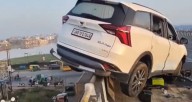 Viral Video Shows Four-Wheeler Lodged on Bridge Railings, Netizens Baffled by Driver’s Skills