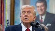 Trump amaga con despidos de trabajadores y castigos políticos por el cierre de gobierno