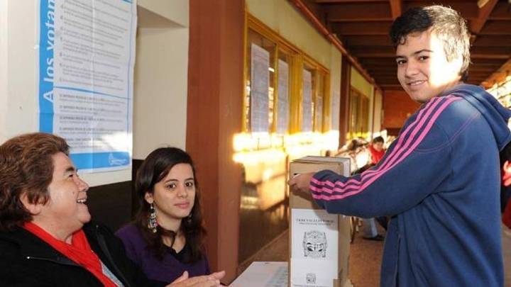 El voto joven abarca a más de 50.000 electores y hay 78% de intención de asistir a las urnas