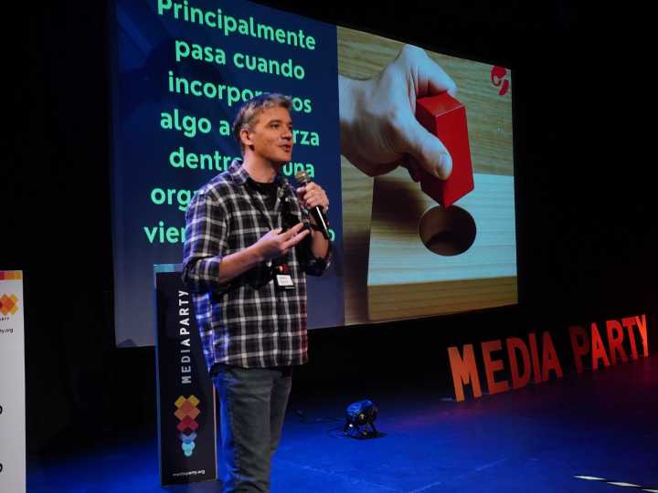 IA en empresas: por qué fracasa el 95% de los proyectos y claves para aplicarla con éxito en medios