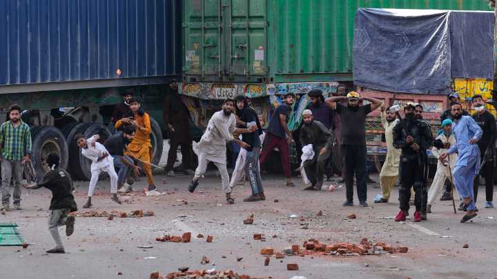 Violence erupts in eastern Pakistan as Islamists try to march on capital for pro