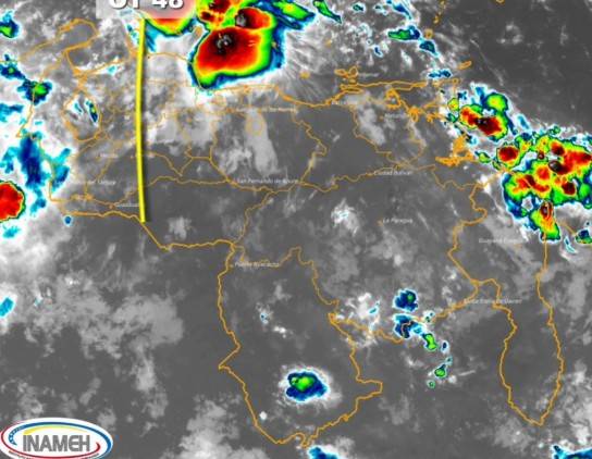 Cielo nublado y algunas lluvias con descargas eléctricas en gran parte...