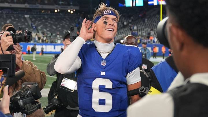Jaxson Dart's mom all smiles after Giants' win