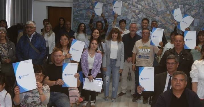 Neuquén avanza con la regularización de terrenos: entregaron nuevas escrituras y boletos de compraventa