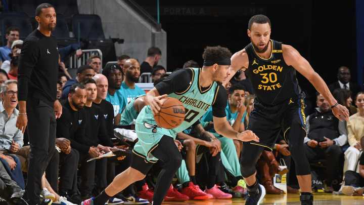 Brothers Steph and Seth Curry teaming up on Warriors