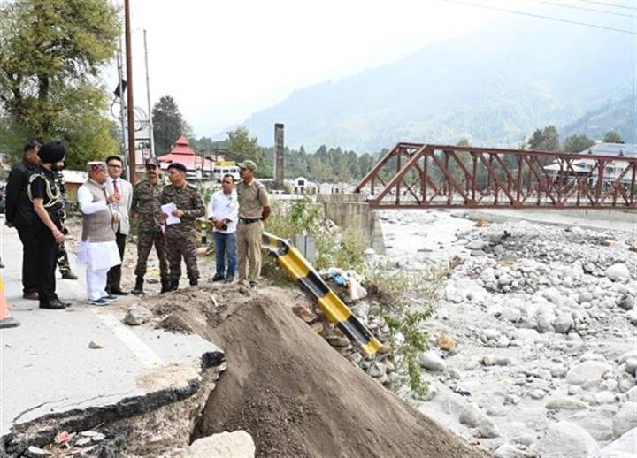 Himachal : Governor reviews flood and rain damage in Manali area