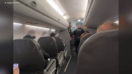 LAX-bound SkyWest flight returns to Nebraska airport after interphone malfunction leads to confusion