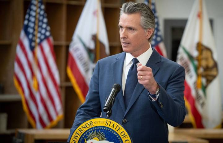Governor signs bill letting relatives care for children if parents are deported