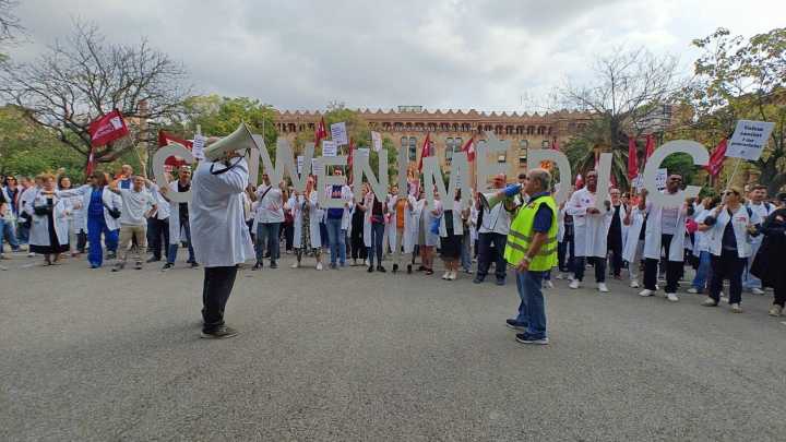 Metges de Catalunya sitúa en un 58% el seguimiento de la huelga: "Pondremos el sistema en jaque"