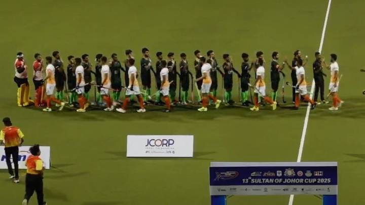 After Asia Cup handshake snub, India-Pak's high-five at hockey tournament