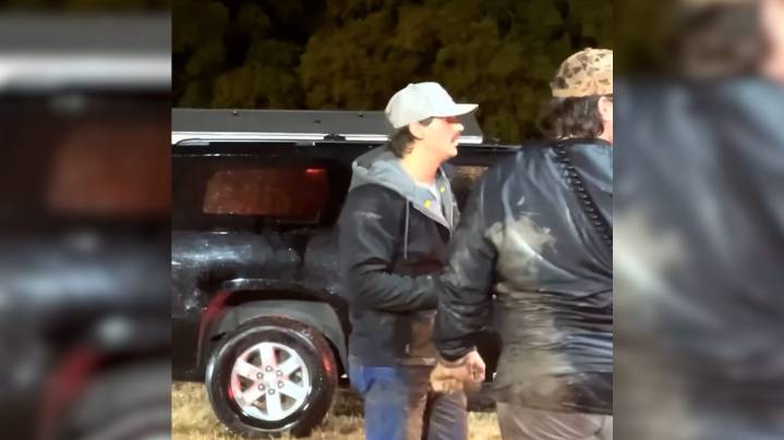 Tucker Wetmore gets fans out of the mud