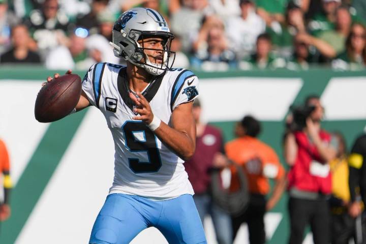 Panthers-Jets: Carolina wins amid tough day for QBs. Young injures ankle; New York benches Fields