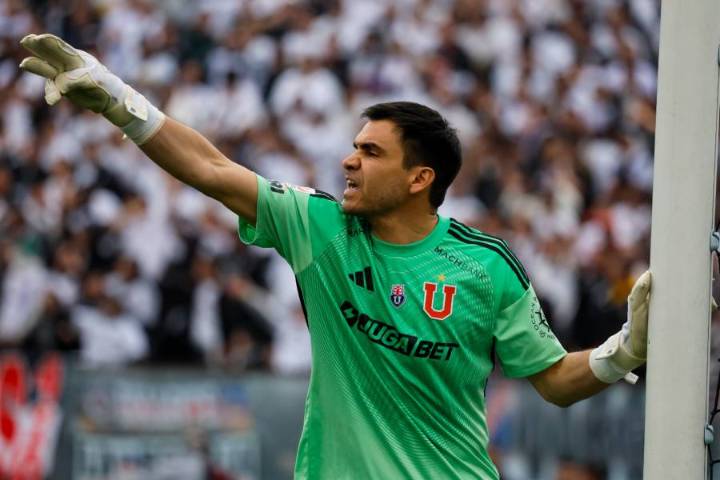 Atentos en la U: Aseguran que Toselli evalúa su retiro del fútbol a fin de año