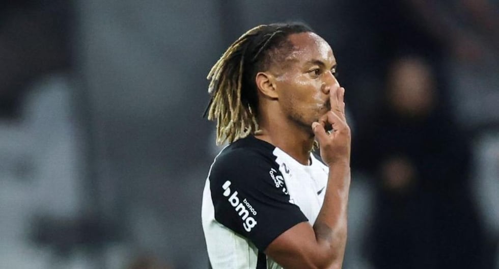 André Carrillo volvió a jugar en Corinthians: ingresó ante Vitória en el Brasileirao