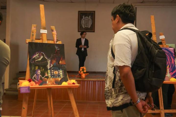 Exposición “Letra Viva” celebra la tradición del Día de Muertos en Michoacán