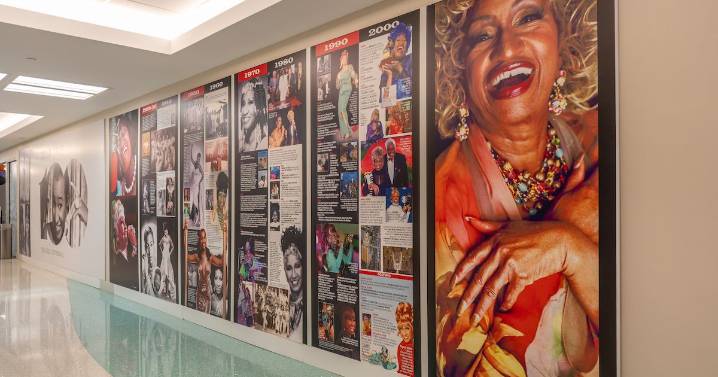 Una muestra itinerante en sur de Florida celebra legado de Celia Cruz