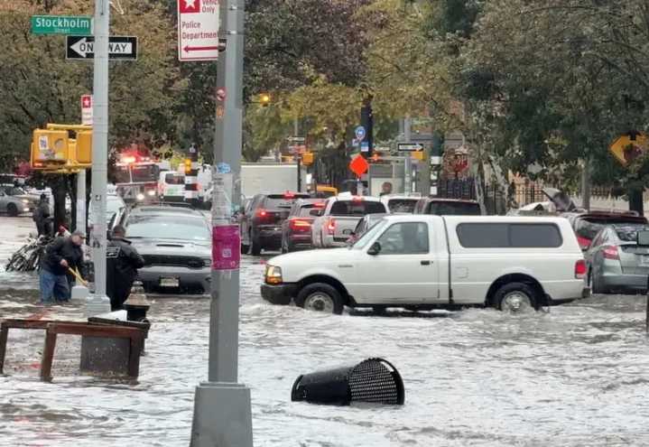 Lluvias torrenciales provocan inundaciones y dejan dos muertos en Nueva York