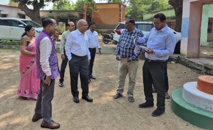 CEO Inspects Poll Prep