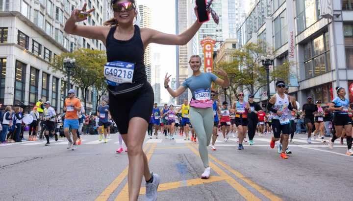 Runners and their cheerleaders turn out for Chicago Marathon: ‘This is our Super Bowl'