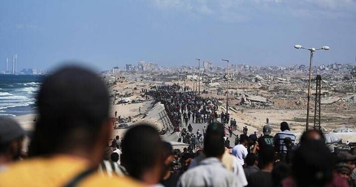 Tens of thousands of Palestinians return to devastated northern Gaza amid ceasefire