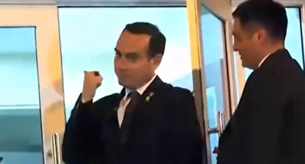 José Jerí compró dulces antes de volver a casa tras juramentar como presidente : “Pensando en lo que me ha sorprendido hoy” Nuevo presidente de la República se dirigió brevemente a la prensa desde la 