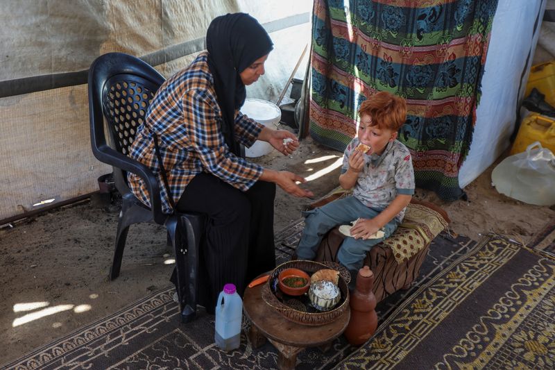 Two years after she was pictured in grief, Gaza woman faces more misery