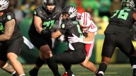 Oregon quarterback leaves game against Wisconsin after hit to the face