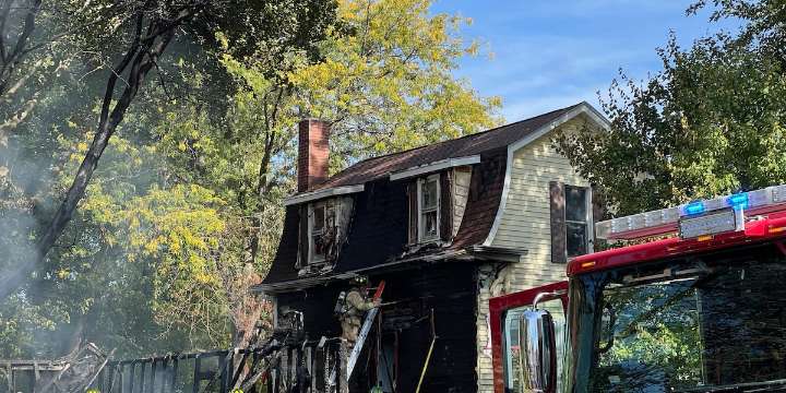 Crews fight garage fire in Muscatine