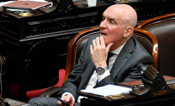 Tras la renuncia de Espert a la comisión de Presupuesto, buscan apartarlo de su banca en Diputados