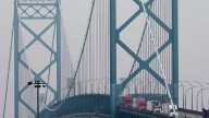 As Ottawa calls for CBSA report on IT outage, trucking group says timing of issue 'couldn't be worse'
