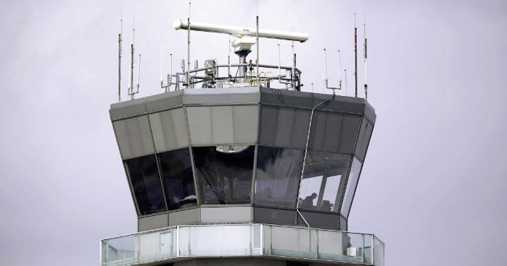 The government shutdown is starting to bite at US airports
